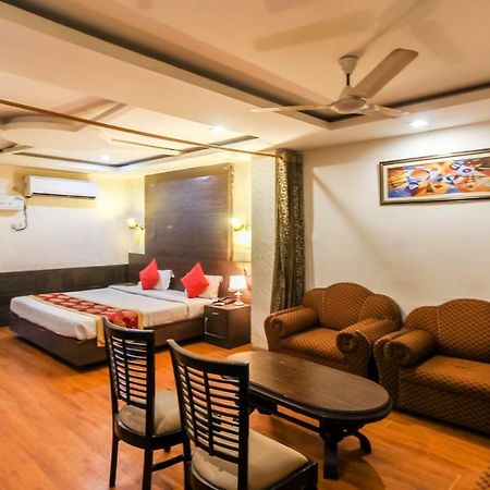 Hotel Monarch Inn Lucknow Exteriör bild