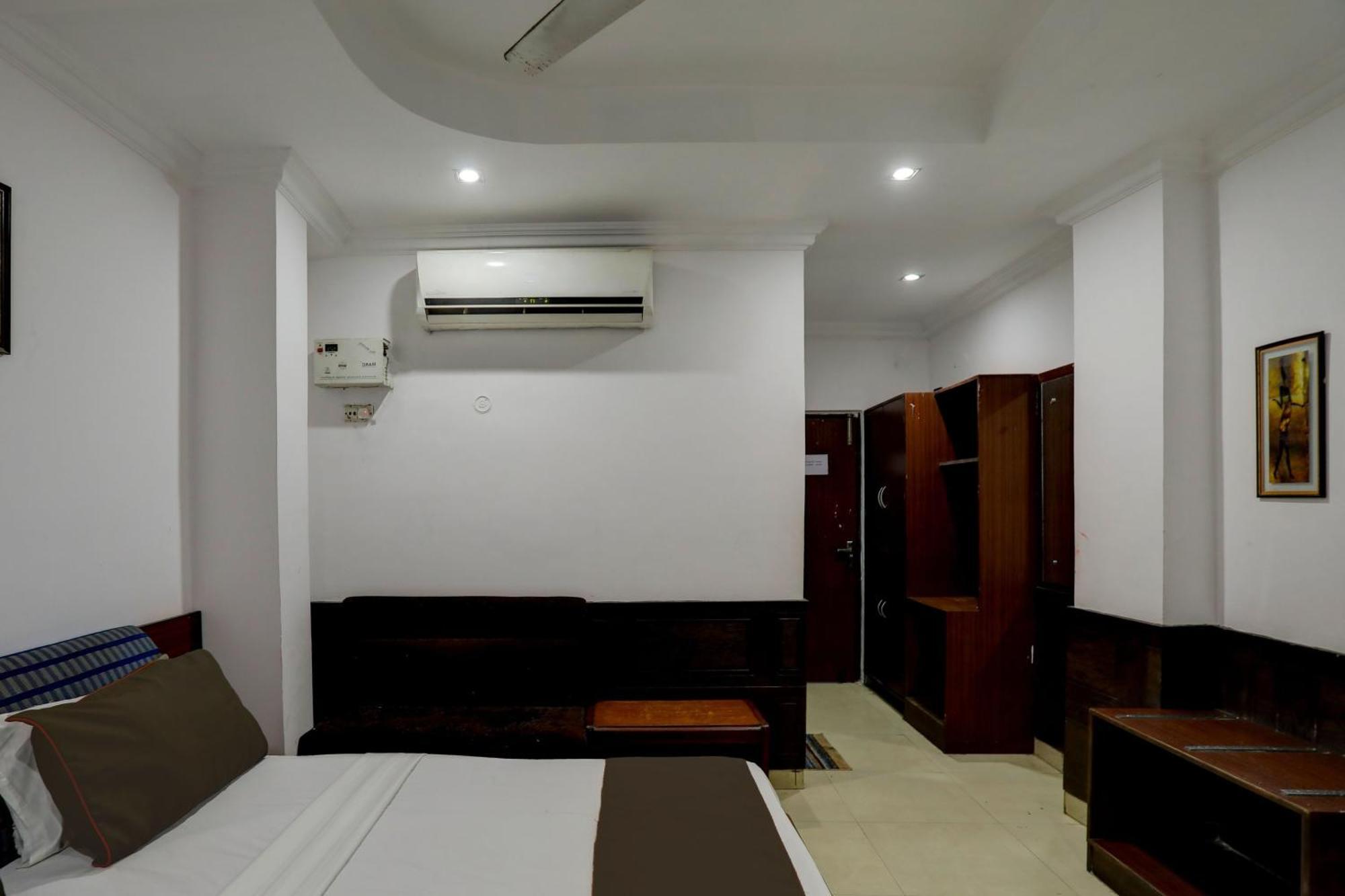 Hotel Monarch Inn Lucknow Exteriör bild