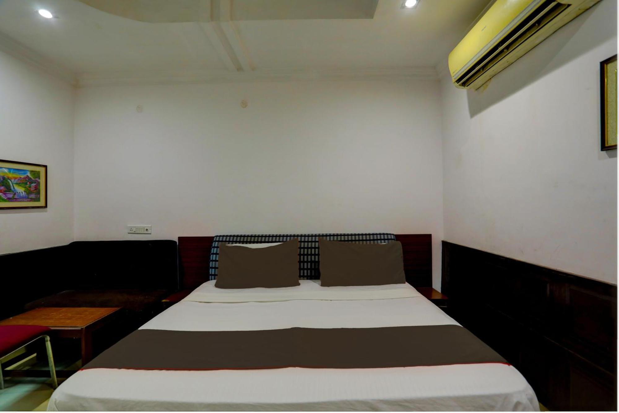 Hotel Monarch Inn Lucknow Exteriör bild