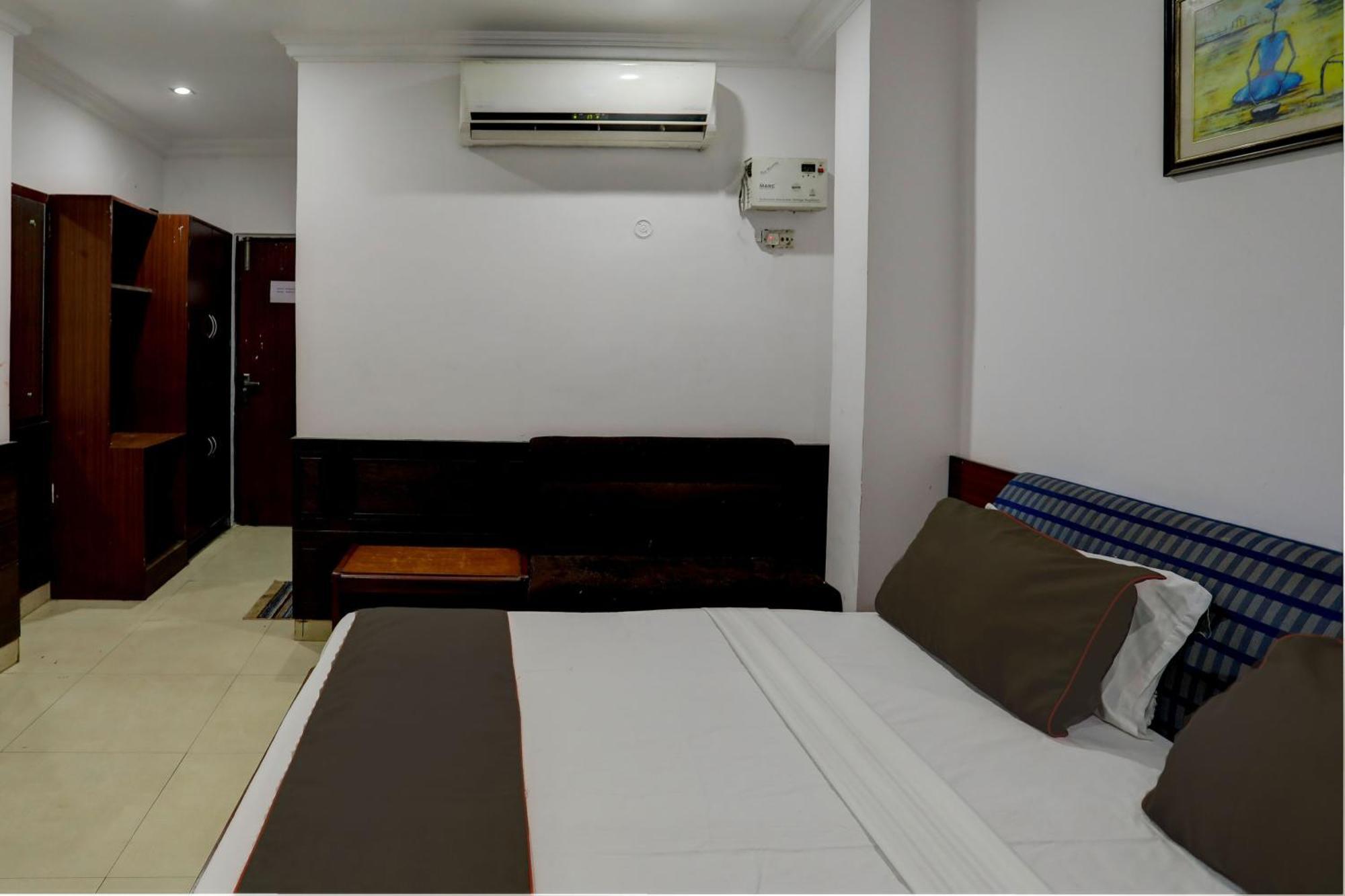 Hotel Monarch Inn Lucknow Exteriör bild