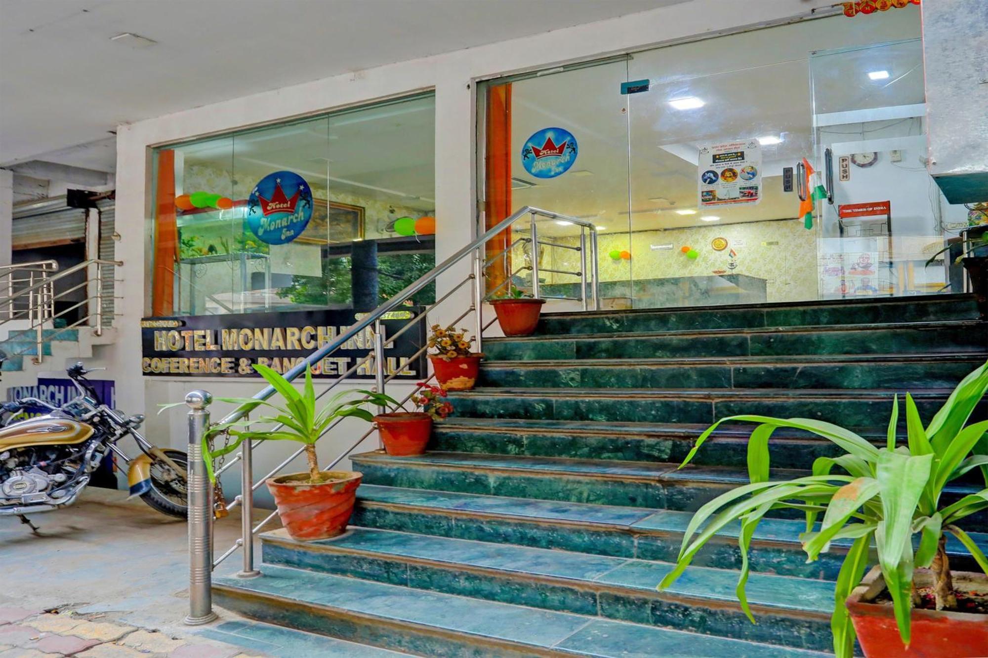 Hotel Monarch Inn Lucknow Exteriör bild