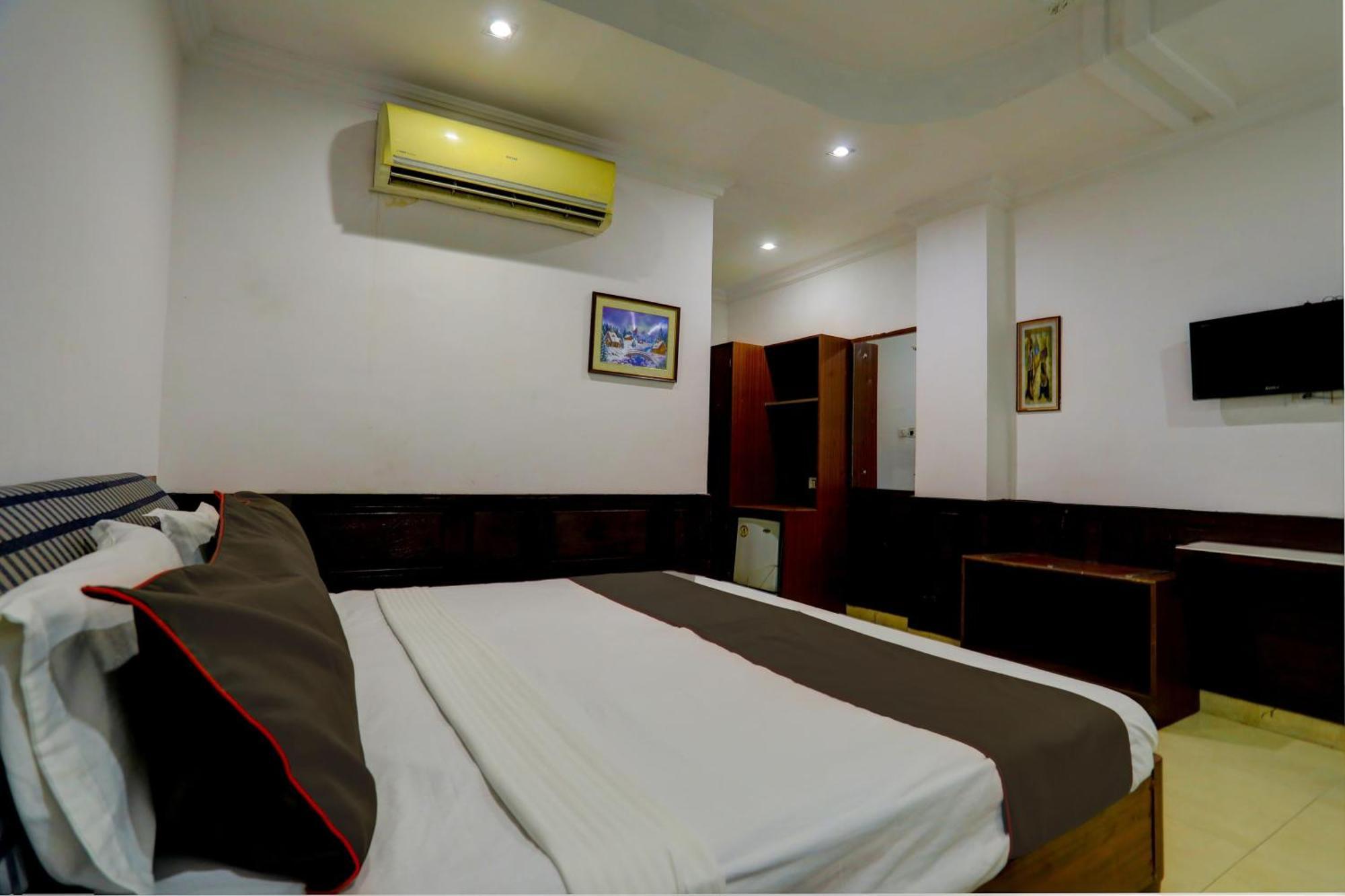 Hotel Monarch Inn Lucknow Exteriör bild