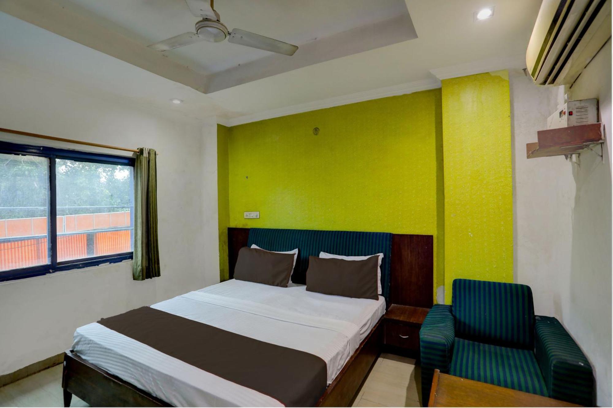 Hotel Monarch Inn Lucknow Exteriör bild