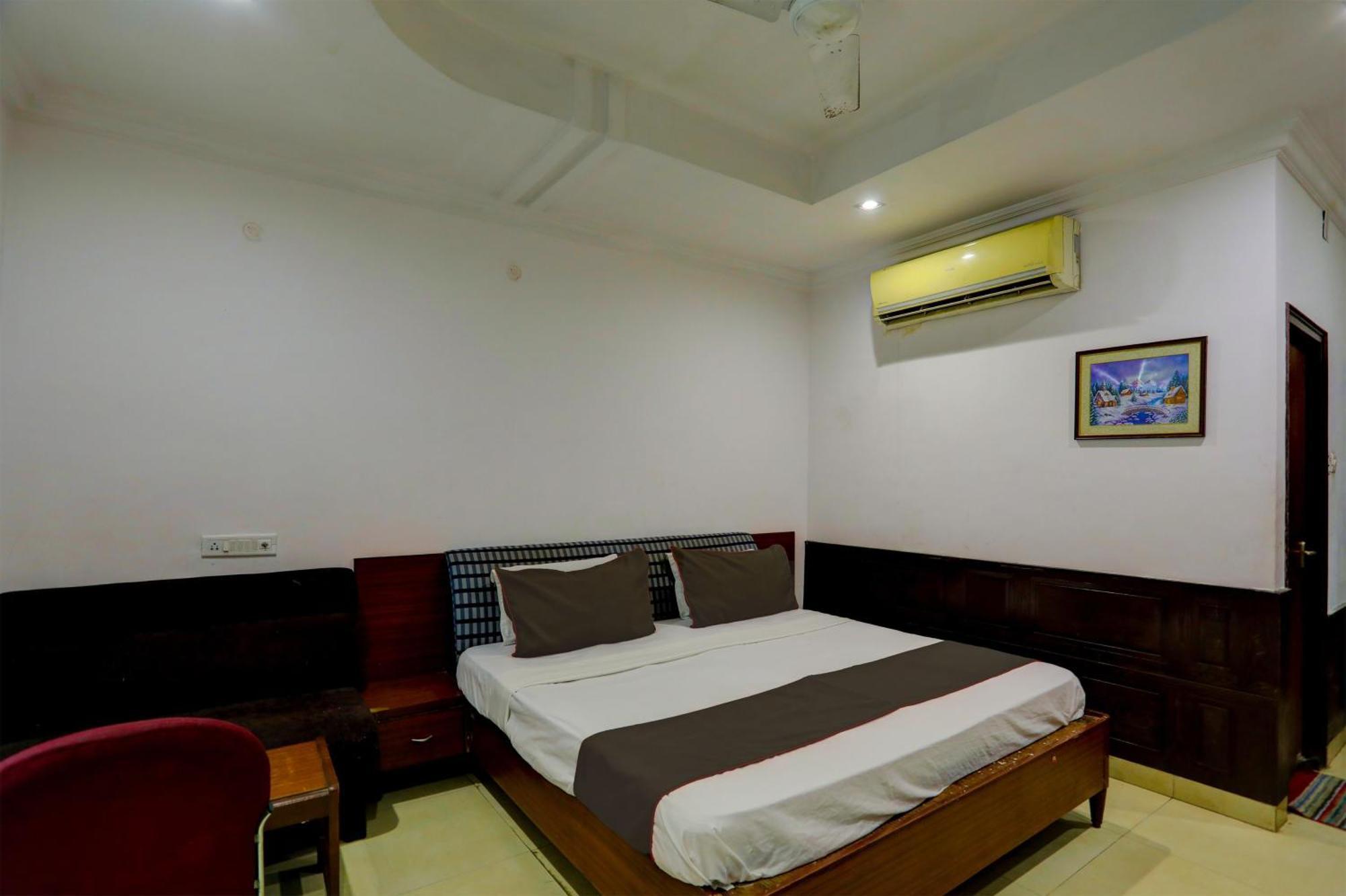 Hotel Monarch Inn Lucknow Exteriör bild
