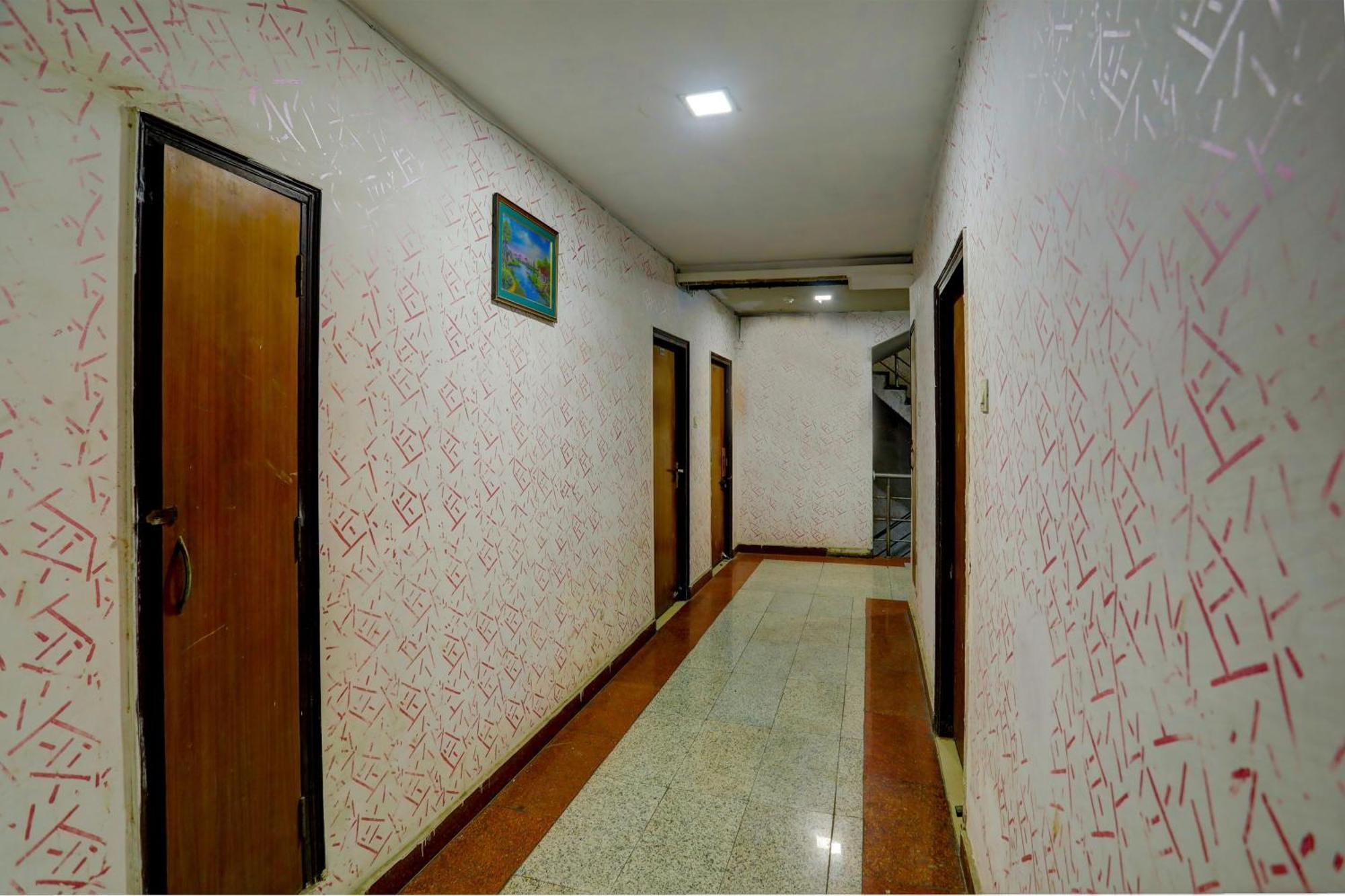 Hotel Monarch Inn Lucknow Exteriör bild