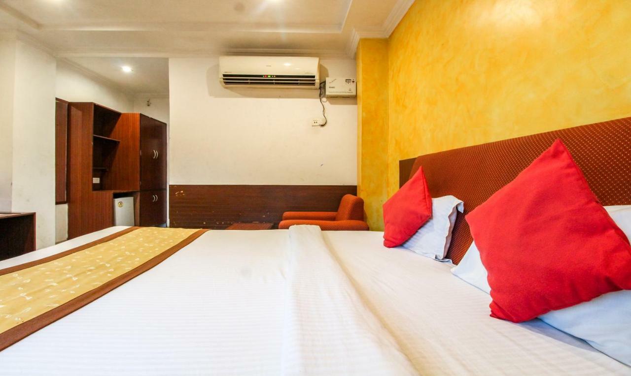 Hotel Monarch Inn Lucknow Exteriör bild