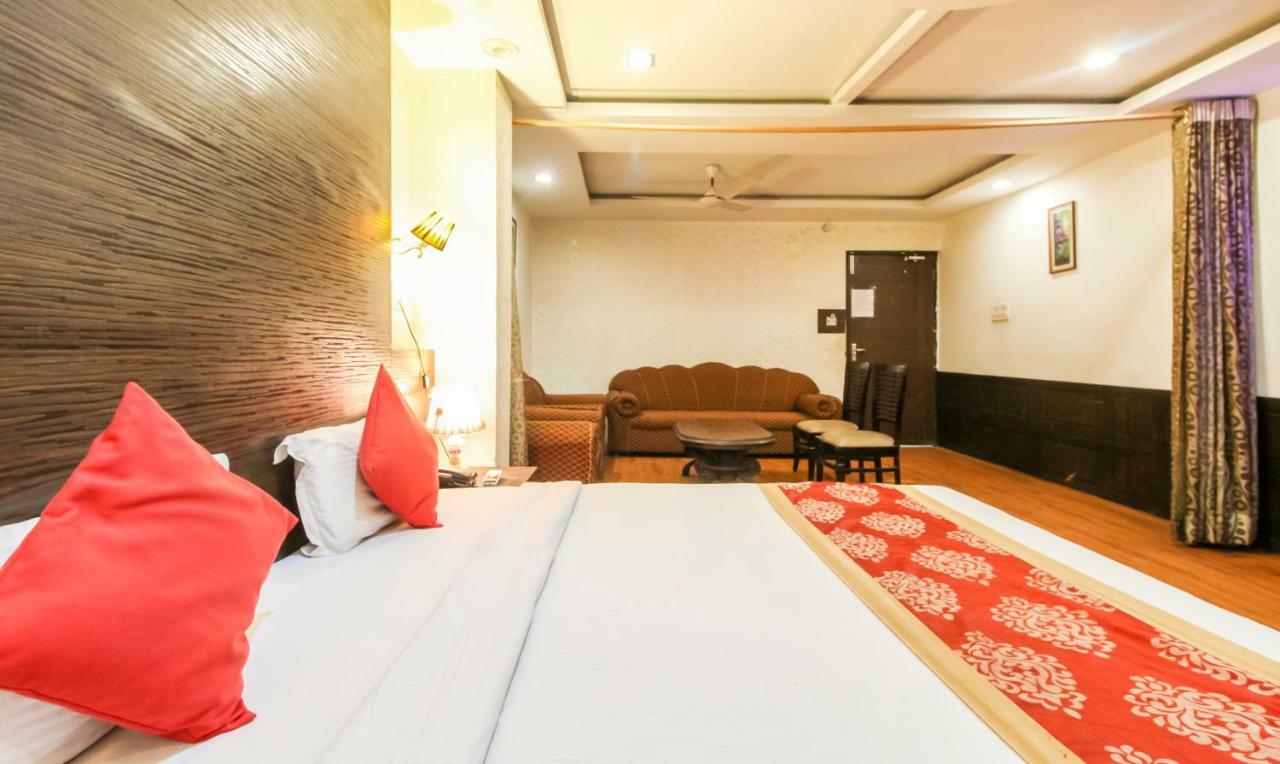 Hotel Monarch Inn Lucknow Exteriör bild