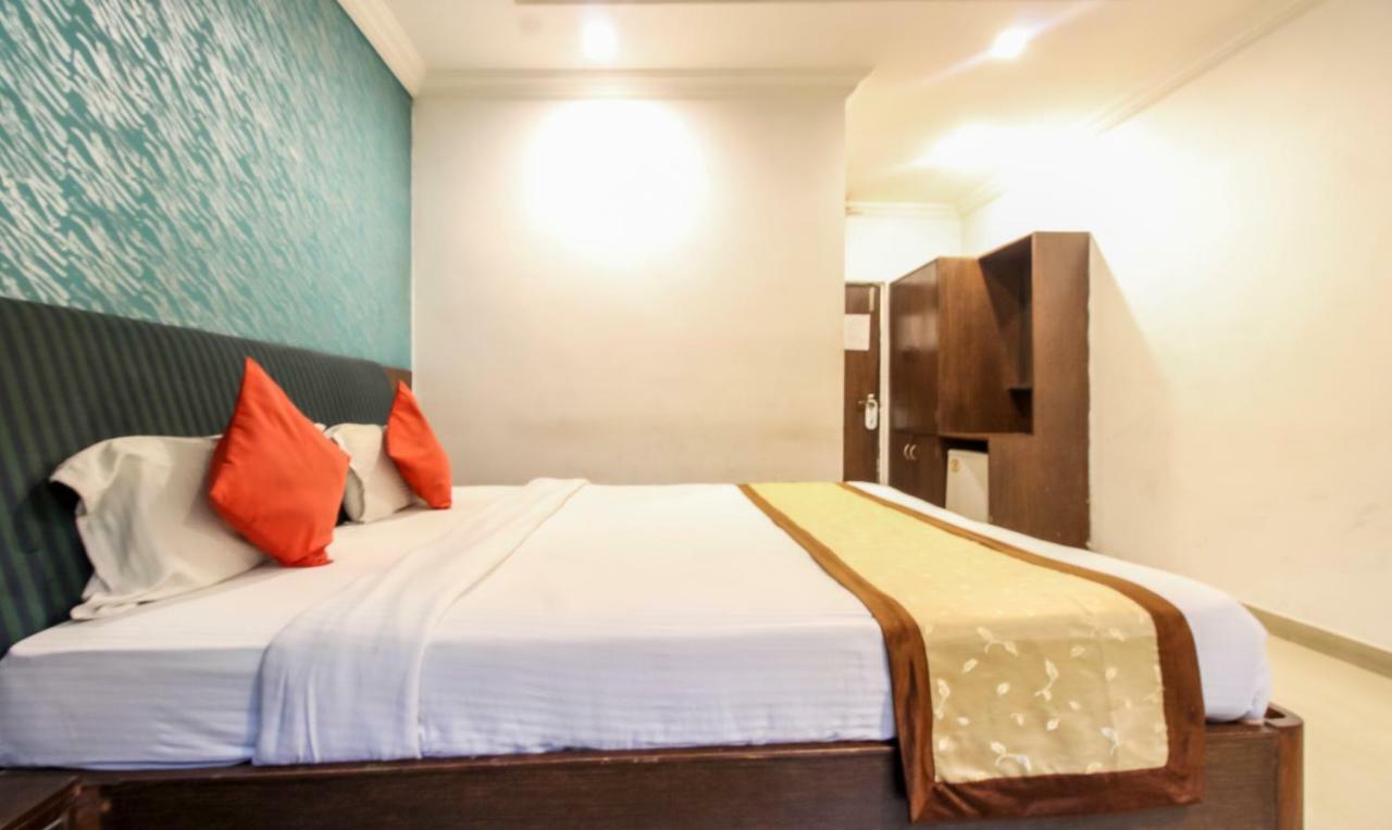 Hotel Monarch Inn Lucknow Exteriör bild