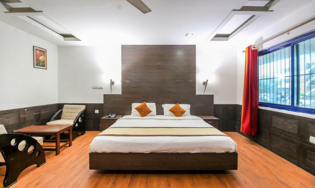 Hotel Monarch Inn Lucknow Exteriör bild