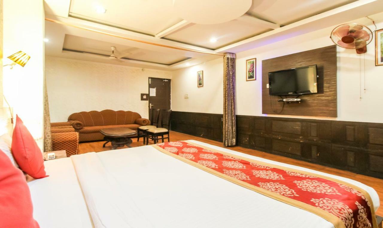 Hotel Monarch Inn Lucknow Exteriör bild