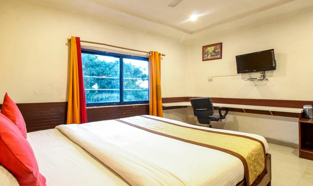 Hotel Monarch Inn Lucknow Exteriör bild