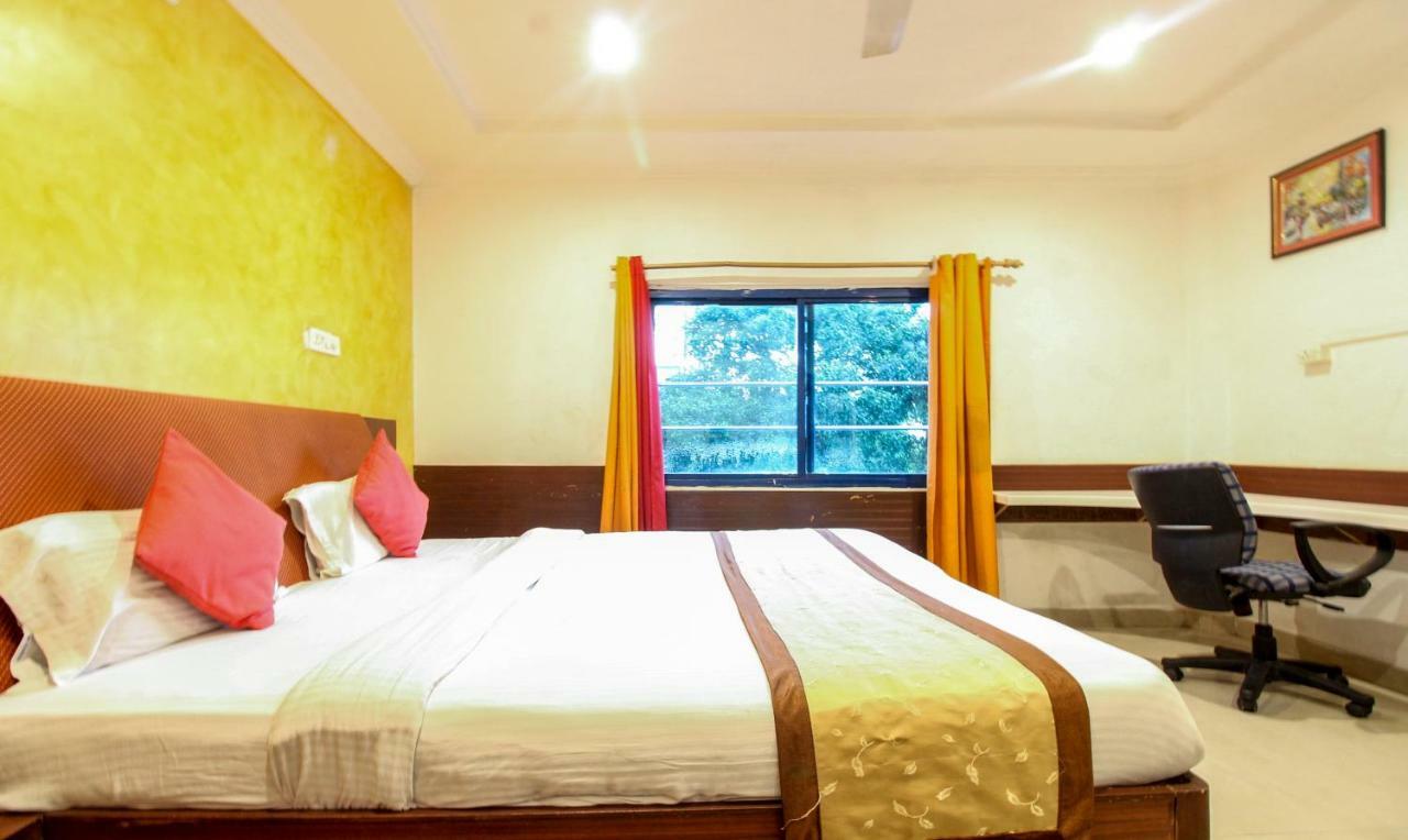 Hotel Monarch Inn Lucknow Exteriör bild
