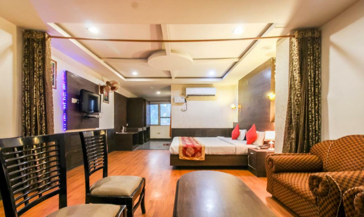 Hotel Monarch Inn Lucknow Exteriör bild