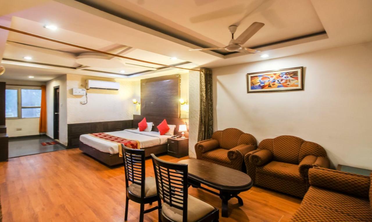 Hotel Monarch Inn Lucknow Exteriör bild